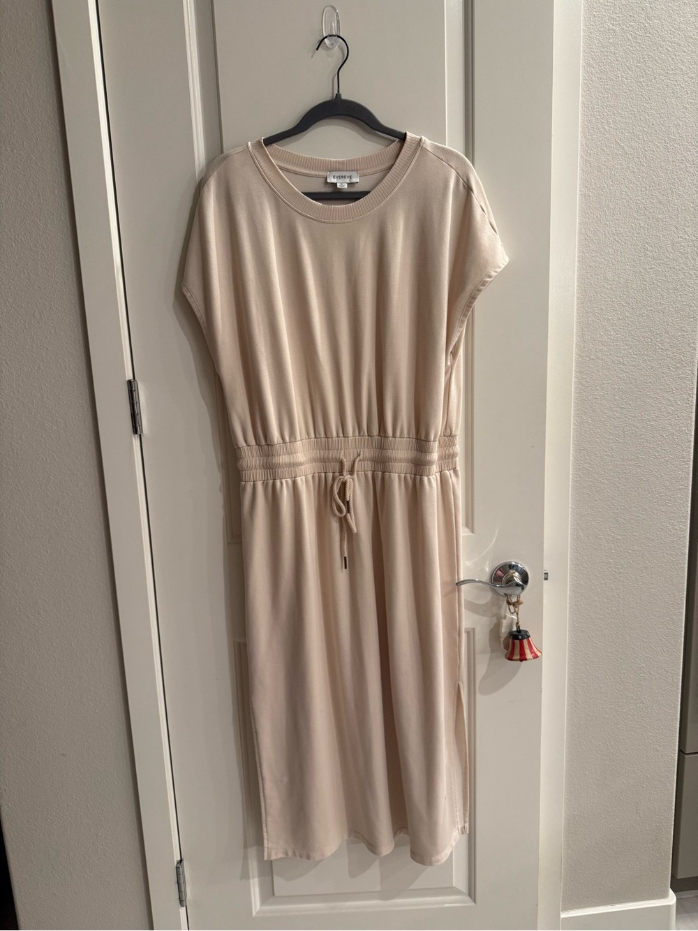 Evereve Neutral Drawstring Midi Dress in Cream